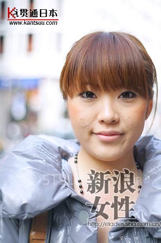 黑色珠子项链显得颈部丰满