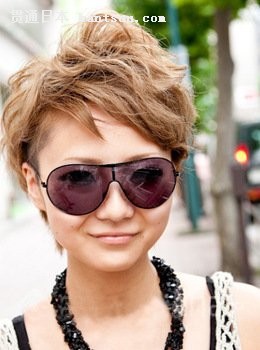 日本街头潮人“避暑”发型(组图)