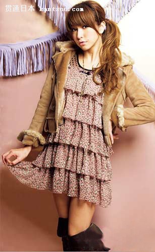 莉娜邻家女孩装扮