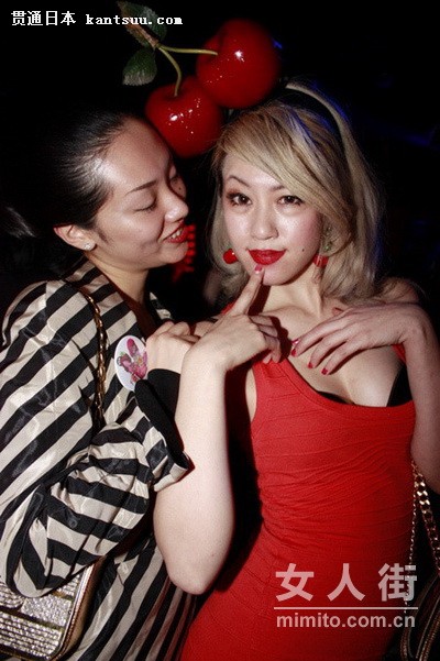 东京夜店辣妹穿搭