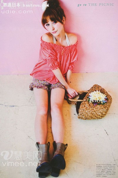 藤井莉娜俏皮性感私服照