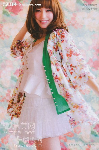 藤井莉娜俏皮性感私服照