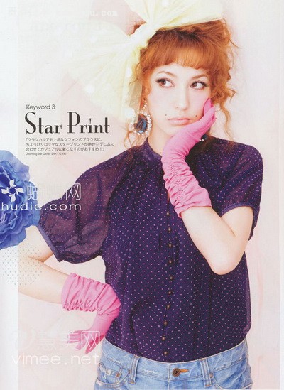 藤井莉娜俏皮性感私服照