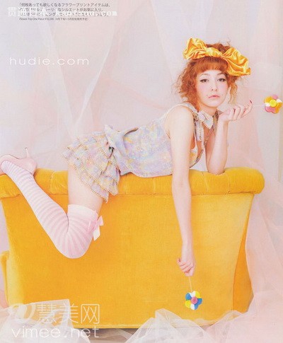 藤井莉娜俏皮性感私服照