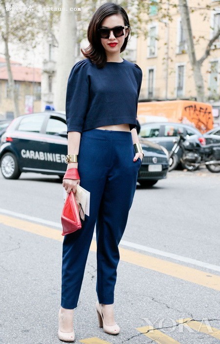 马甲线练好了吗?露肉季穿短打衫很妖娆