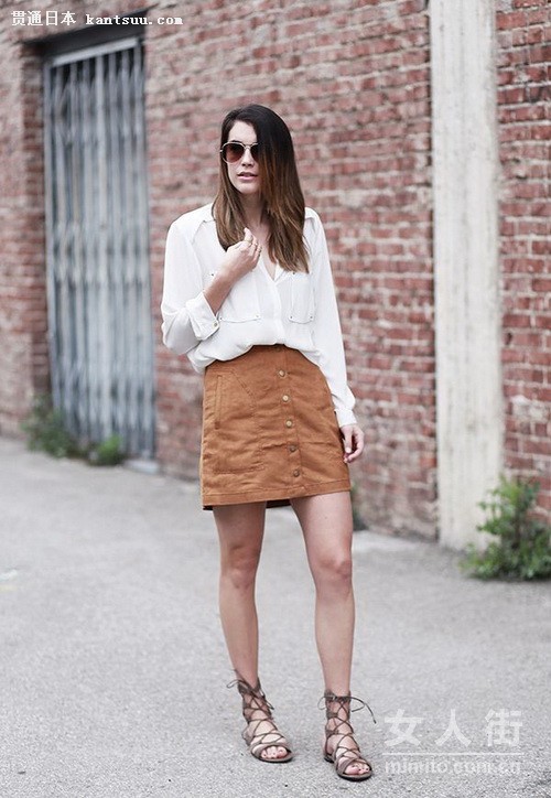 性冷淡色麂皮短裙穿出美式萌妹感
