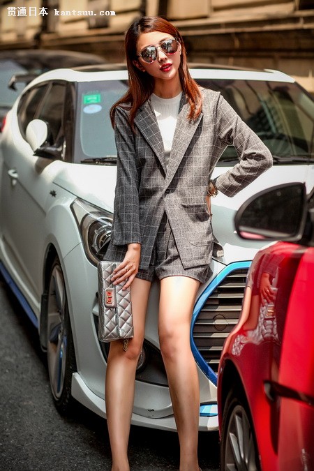 十月流行风尚:简洁百搭小西装