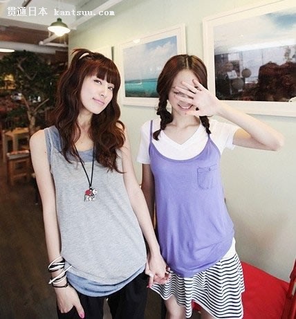 女生时尚装束随意又休闲