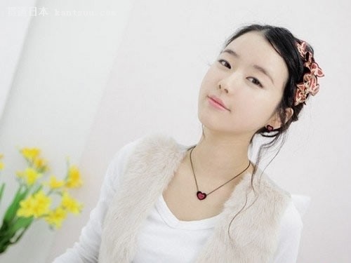 女生时尚装束随意又休闲